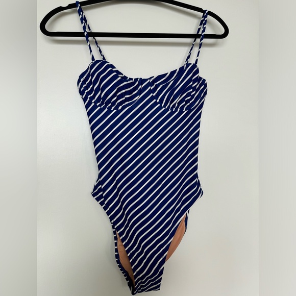 Jcrew Balconette underwire one-piece swimsuit in stripe - Picture 5 of 7
